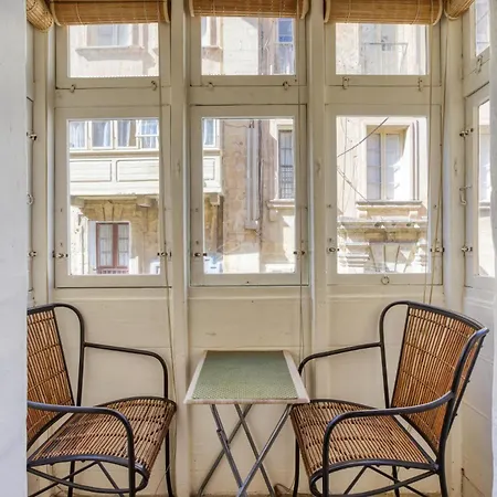 Townhouse With Maltese Balcony * Valletta