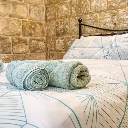 Townhouse With Maltese Balcony Apartment Valletta
