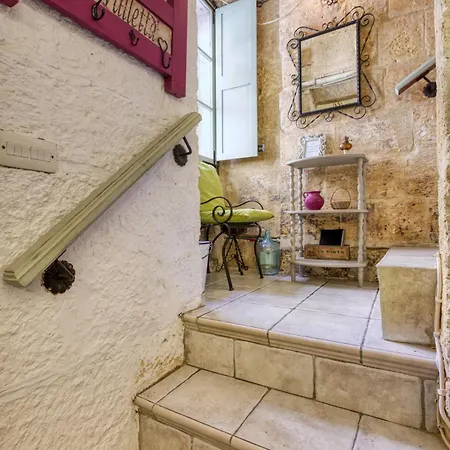 Lägenhet Townhouse With Maltese Balcony