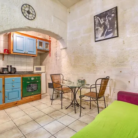 Apartment Townhouse With Maltese Balcony *