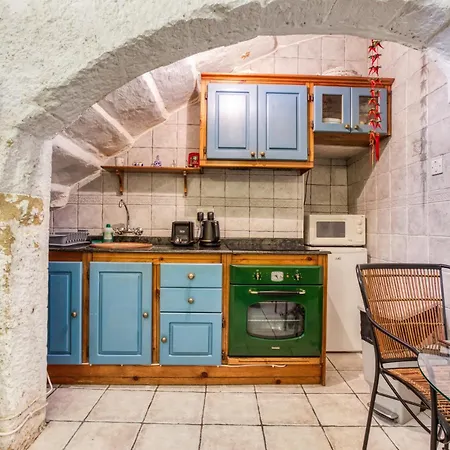 Townhouse With Maltese Balcony Valletta