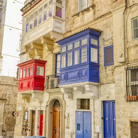 Townhouse With Maltese Balcony * Valletta