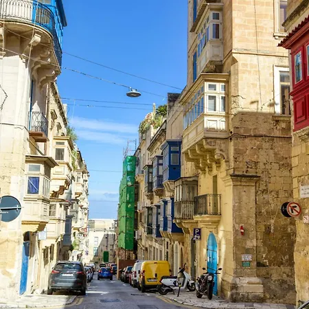 Apartment Townhouse With Maltese Balcony *