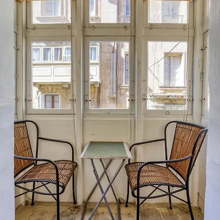 Townhouse With Maltese Balcony Valletta
