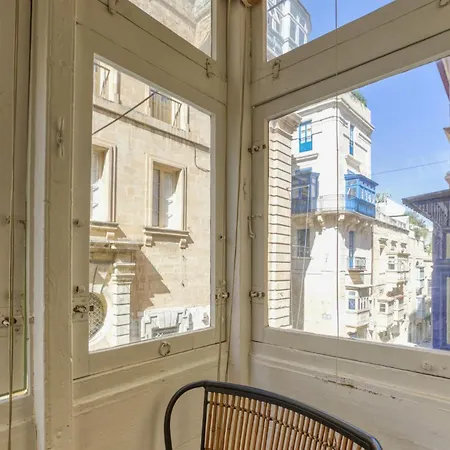 Townhouse With Maltese Balcony *